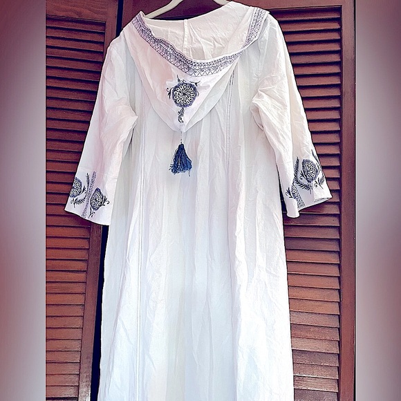 Soft Surroundings Hooded Embroidered Maxi Dress Beach Cover-Up Hoodie - Picture 8 of 11